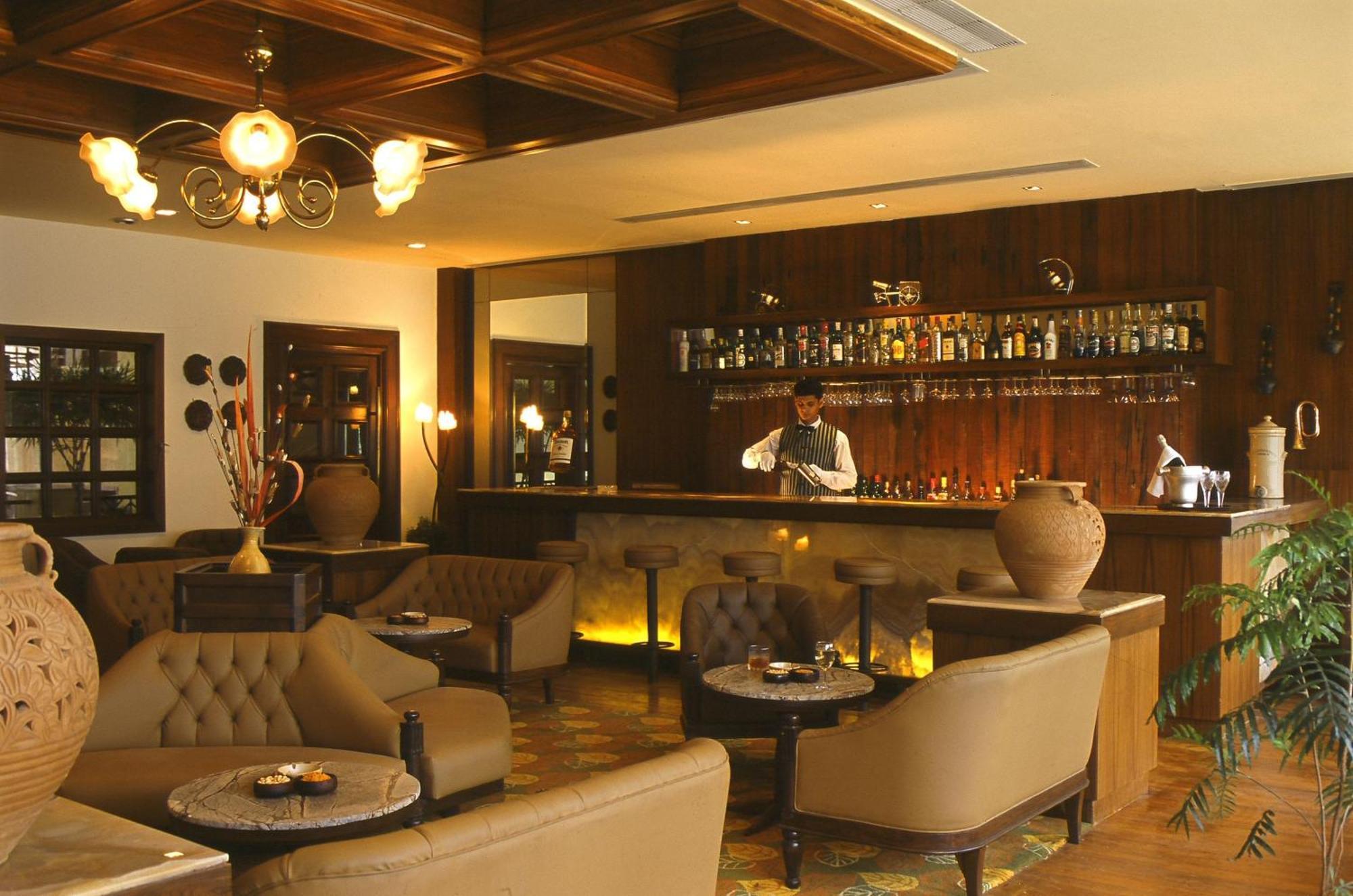 Fariyas Resort Лонавала Ресторан фото