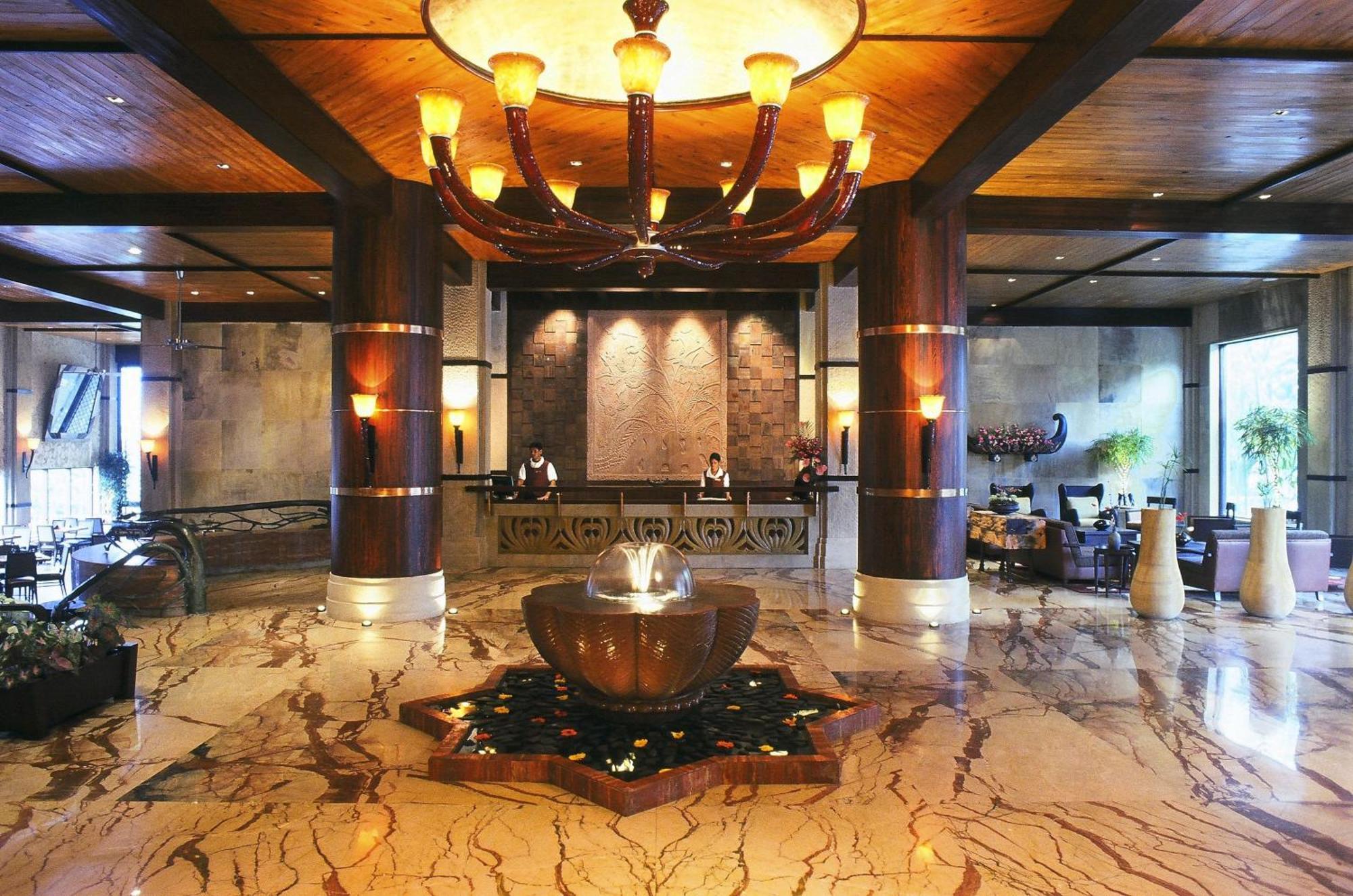 Fariyas Resort Лонавала Интерьер фото